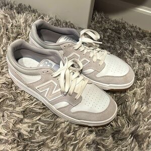 LIKE NEW - Grey & White New Balance 480s